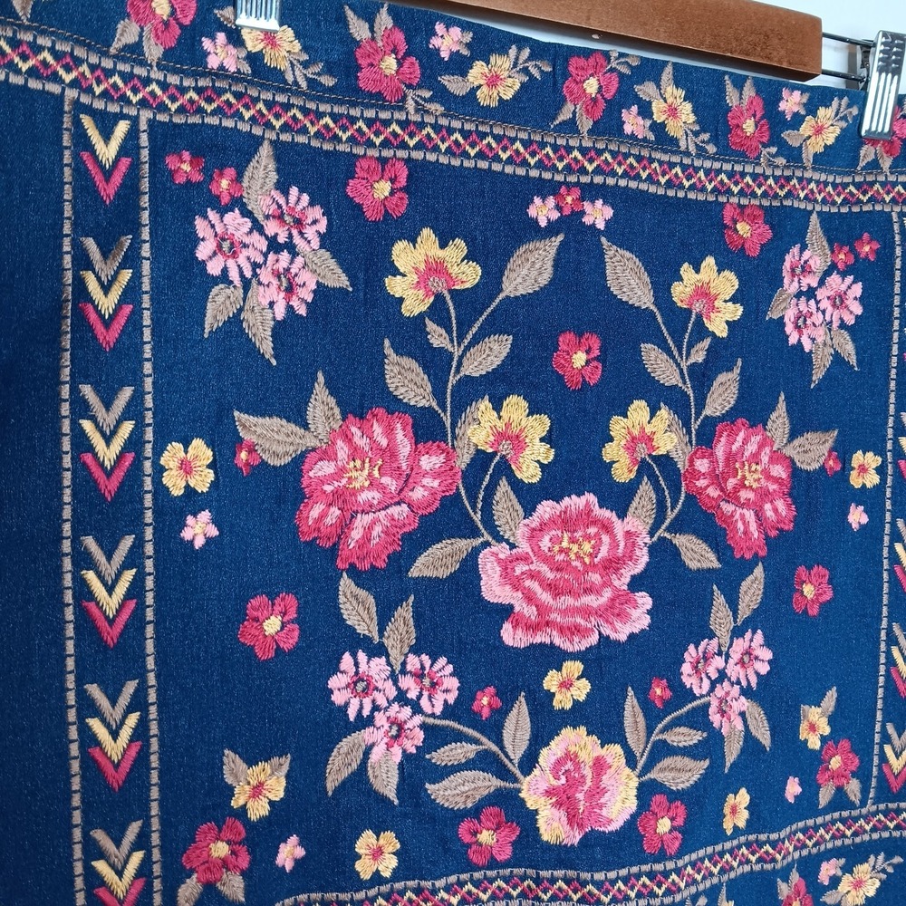 Savanna Jane Denim Mini Skirt 1X Blue Floral Embroidered Boho Country Festival - Picture 3 of 8